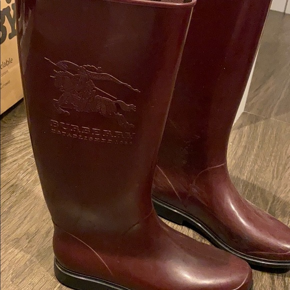 Burberry rain boots - Picture 2 of 3